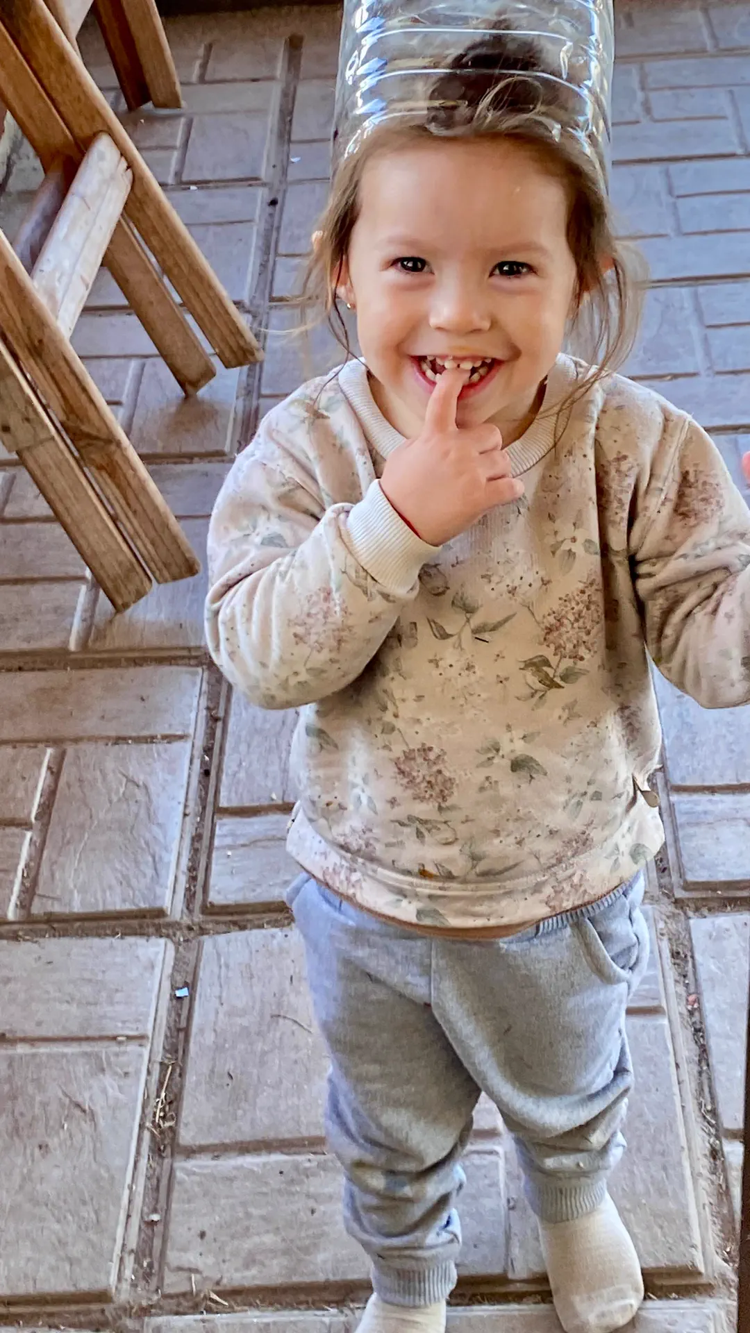 Nina sonriendo