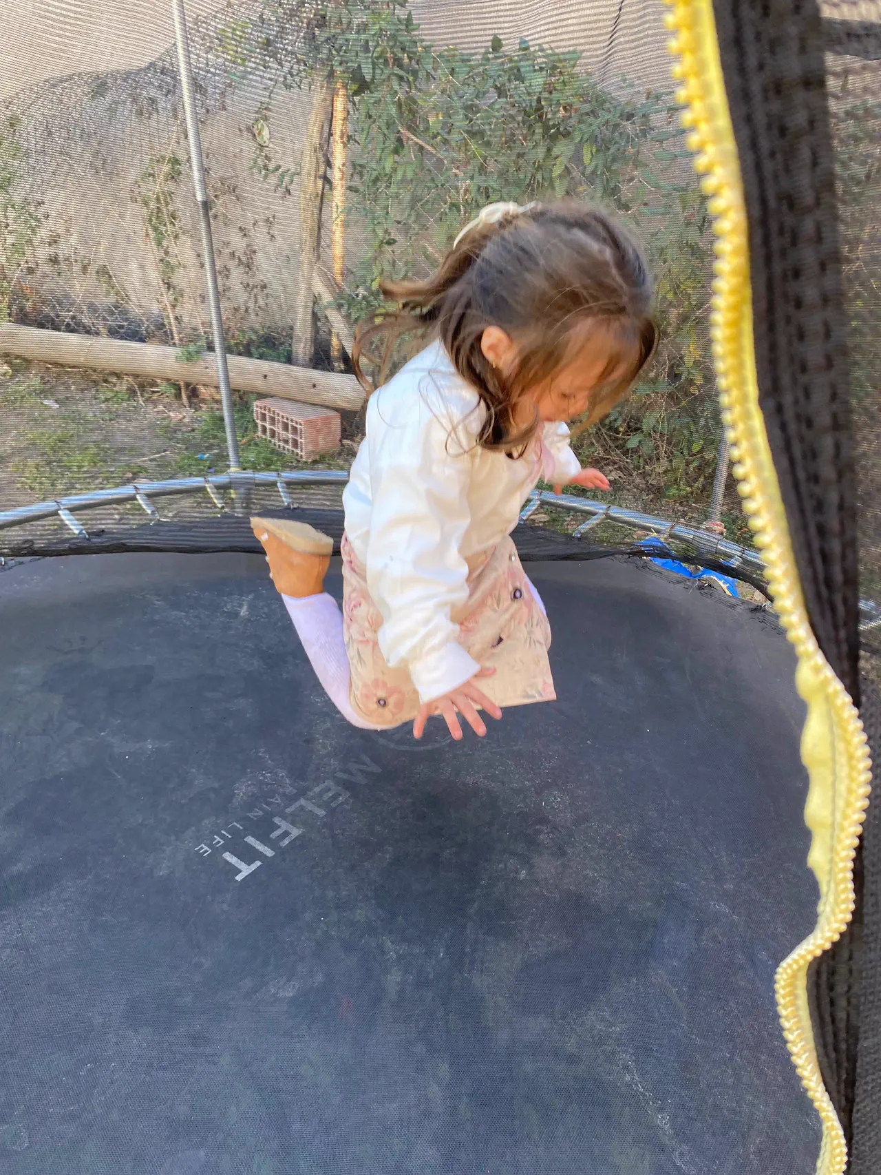 Juego en trampolín